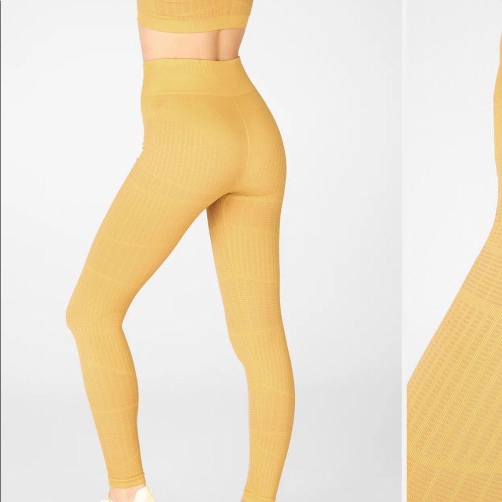 NWOT Fabletics leggings MEDIUM